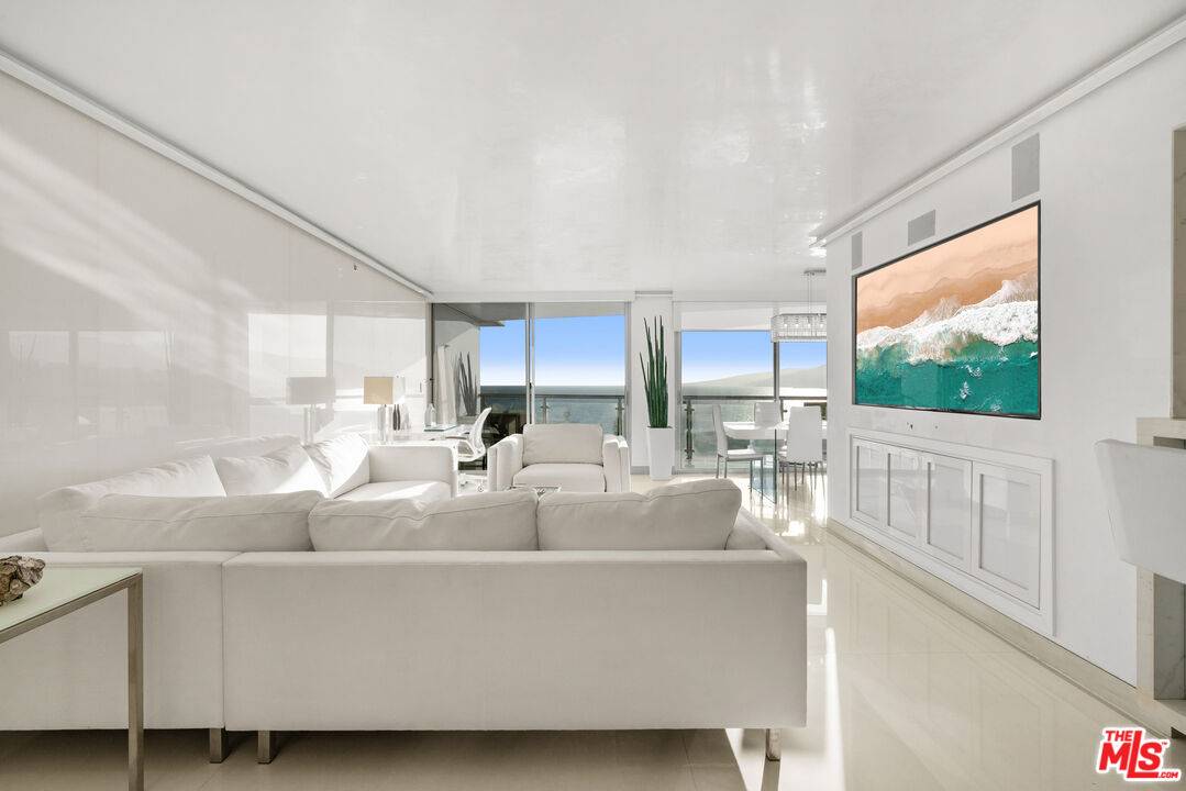 201   Ocean Ave 3BR Santa Monica La