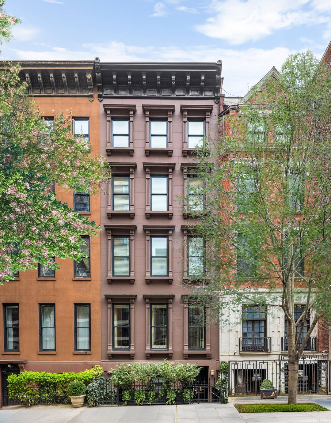 Located on one of Manhattan s most prestigious blocks, this extraordinary 22 foot wide Neo Grec brownstone seamlessly blends timeless architectural detail with modern luxury.