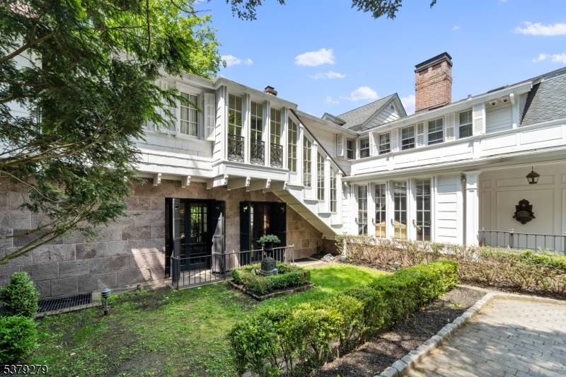 A landmark estate of rare provenance and architectural distinction Preston Stillwell Manor, a masterwork by Warren Wetmore, the famed architects behind Grand Central Station.