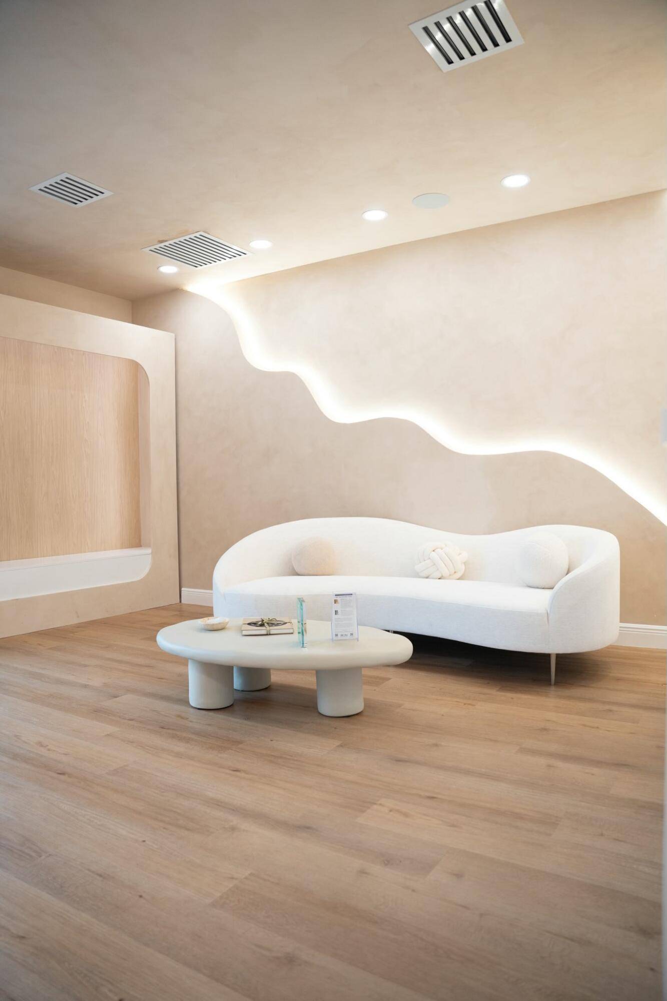 Beautiful Medspa in Downtown Boca Raton with amazing street exposure right on Federal Hwy.