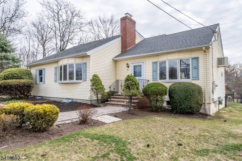 Don ? t miss this beautifully maintained 4 bedroom, 2.