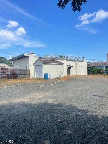 Turn Key operation laundry Mat with buildable lot behind it.