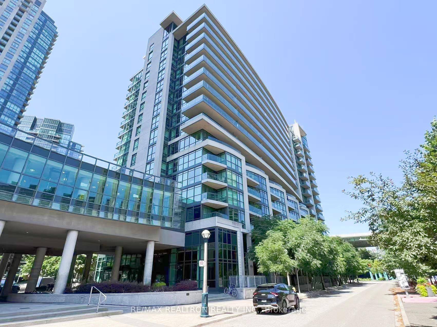 Bright amp ; Spacious Condo Located At Neptune2 Water Park City in Downtown Toronto.