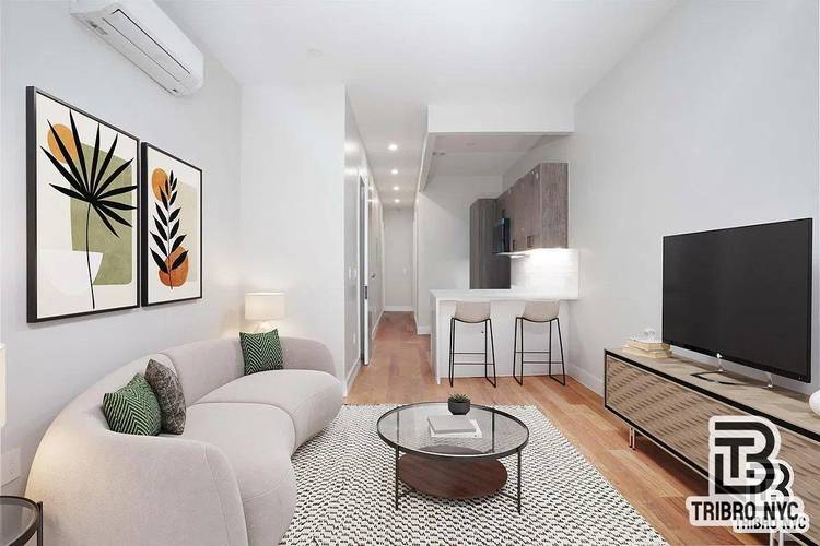 Bright, Large, Beautiful 3 bedrooms apartment.