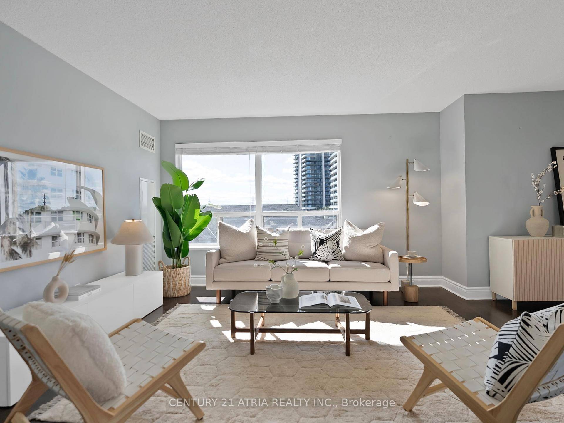 Envision yourself living in a luxurious, 1, 045 sqft corner 2 bedroom unit just steps from the vibrancy of all the shops and restaurants on Highway 7 !