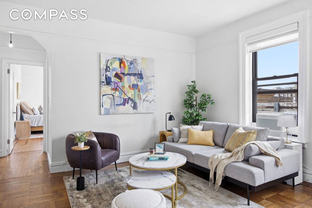 Perched on the top floor, this one bedroom, one bathroom co op offers a compelling blend of classic architecture and thoughtful modern refinement, an elegant residence defined by light, volume, ...