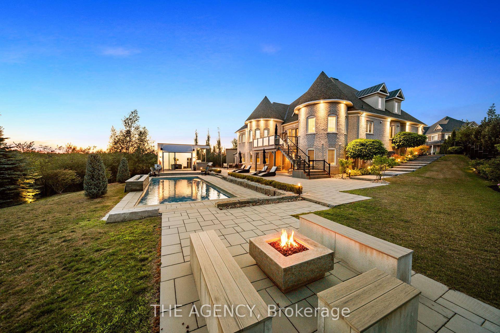 Located on a private ravine lot, this exceptional 4 2 bedroom bungaloft offers luxurious living with 7 bathrooms and high end finishes, perfect for families and entertainers alike.