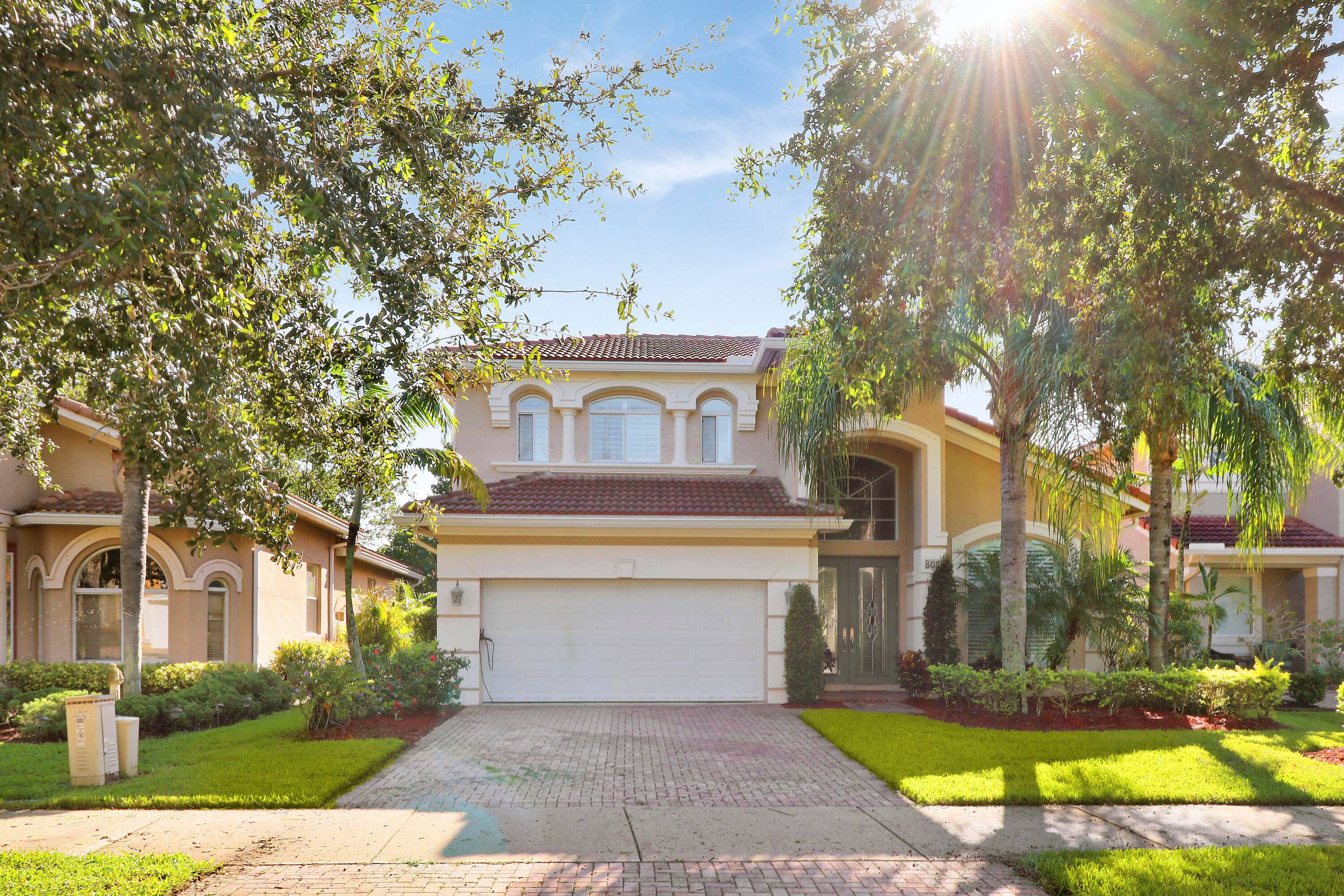 Beautiful Home located in the ever popular community of Highlands Reserve !