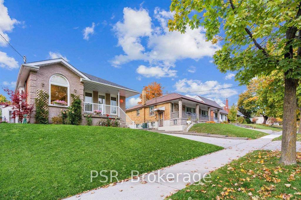 Welcome to 54 George Anderson Dr a beautifully maintained, move in ready family home nestles in one of North York's most desirable pockets.