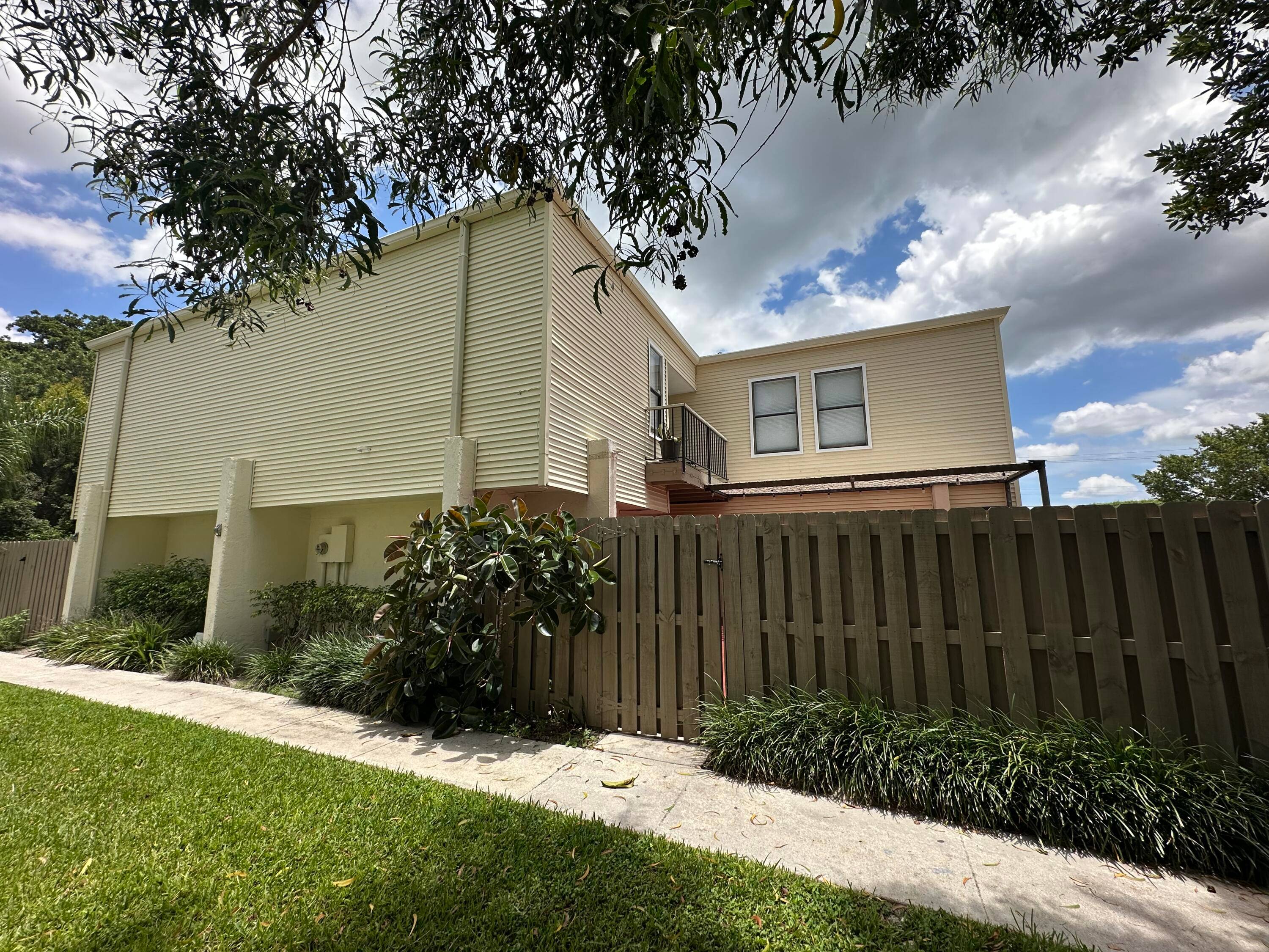 1562 Shaker Circle Townhouse Palm Beach