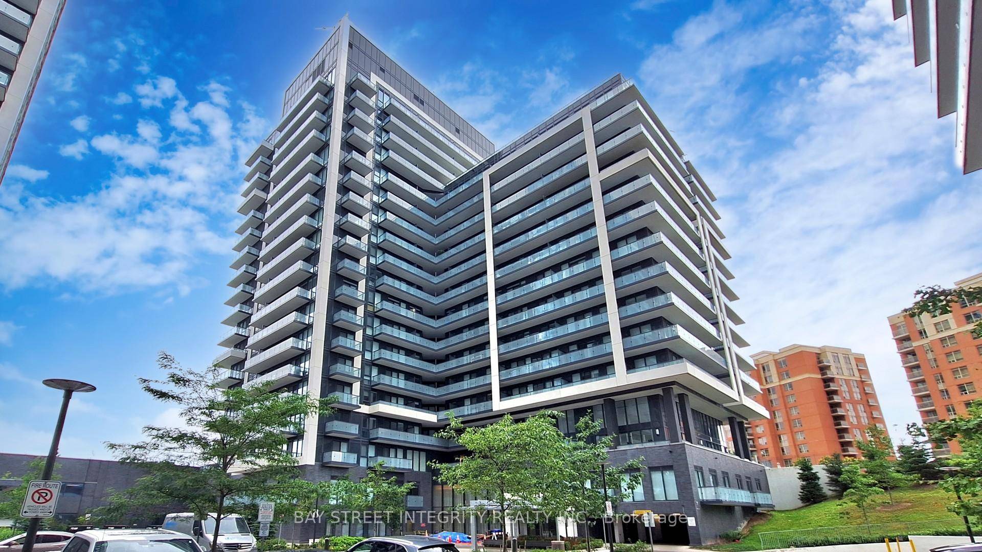 Don't Miss Out ! Luxury Corner Unit with Unobstructed Southeast Views in Richmond Hill.
