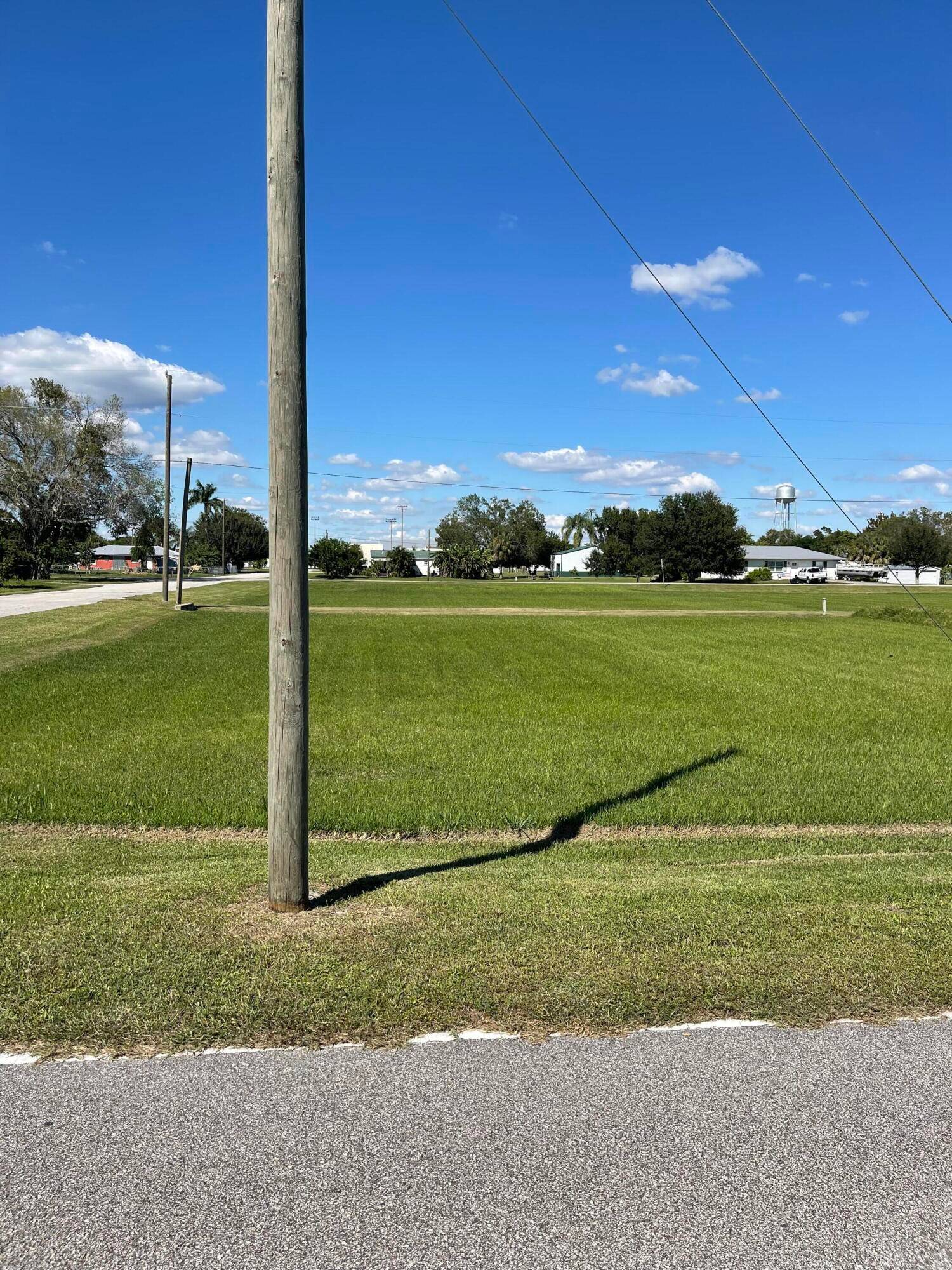 GREAT CLEARED CORNER LOT WITHIN WALKING DISTANCE TO THE MIDDLE HIGH SCHOOL AND THE GLADES COUNTY COURTHOUSE.