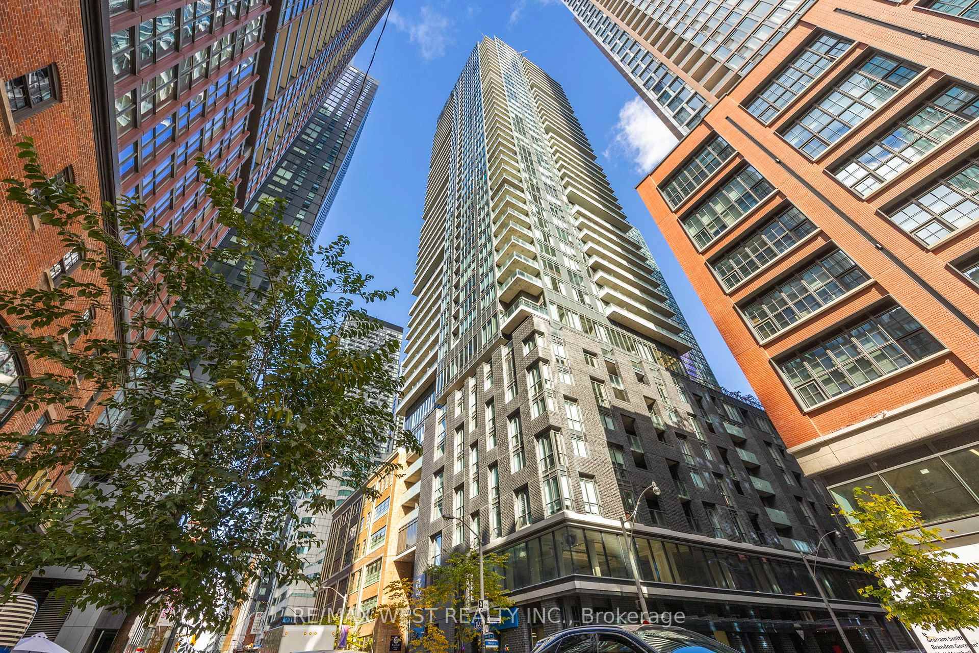 Experience luxury living in the heart of downtown Toronto at 115 Blue Jays Way, Suite 4506.