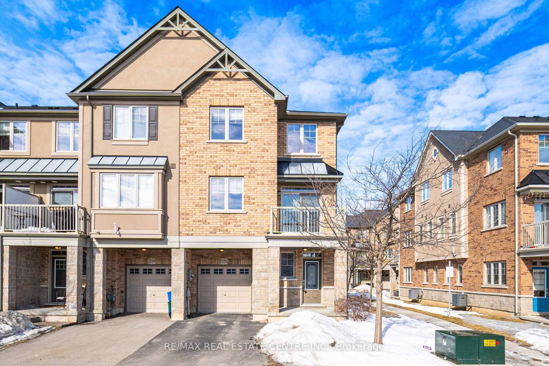 Welcome Home To This Bright, Full of Natural Light, Stunning and Graceful 3 Storey Urban Townhome in The Much Sought after Heritage Green area of Stoney Creek.