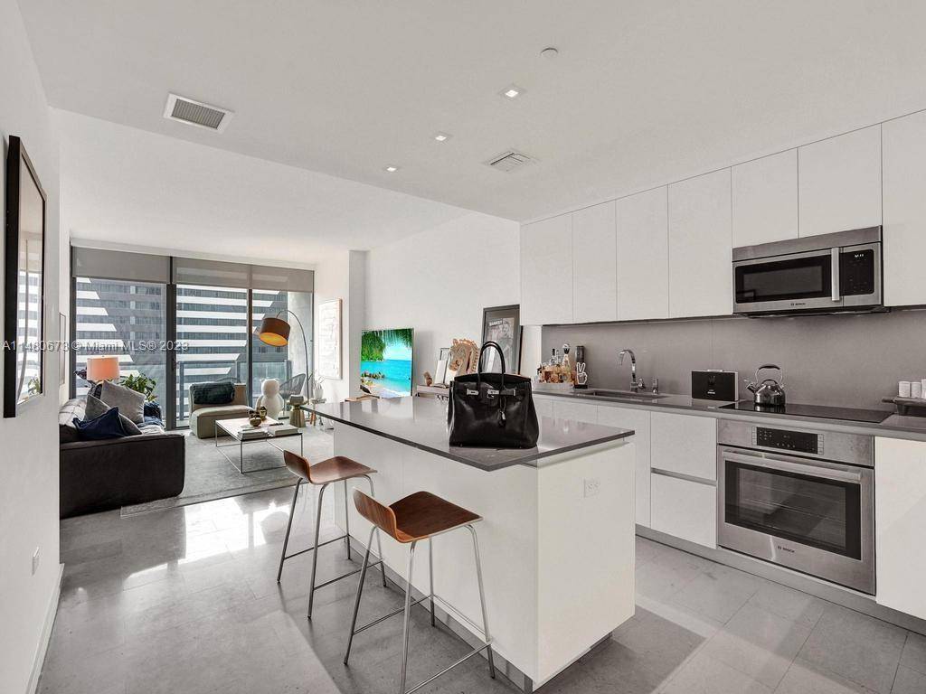Live In The Heart Of Vibrant Brickell In Brickell City Centre New In 2016 Coveted Rise Tower.