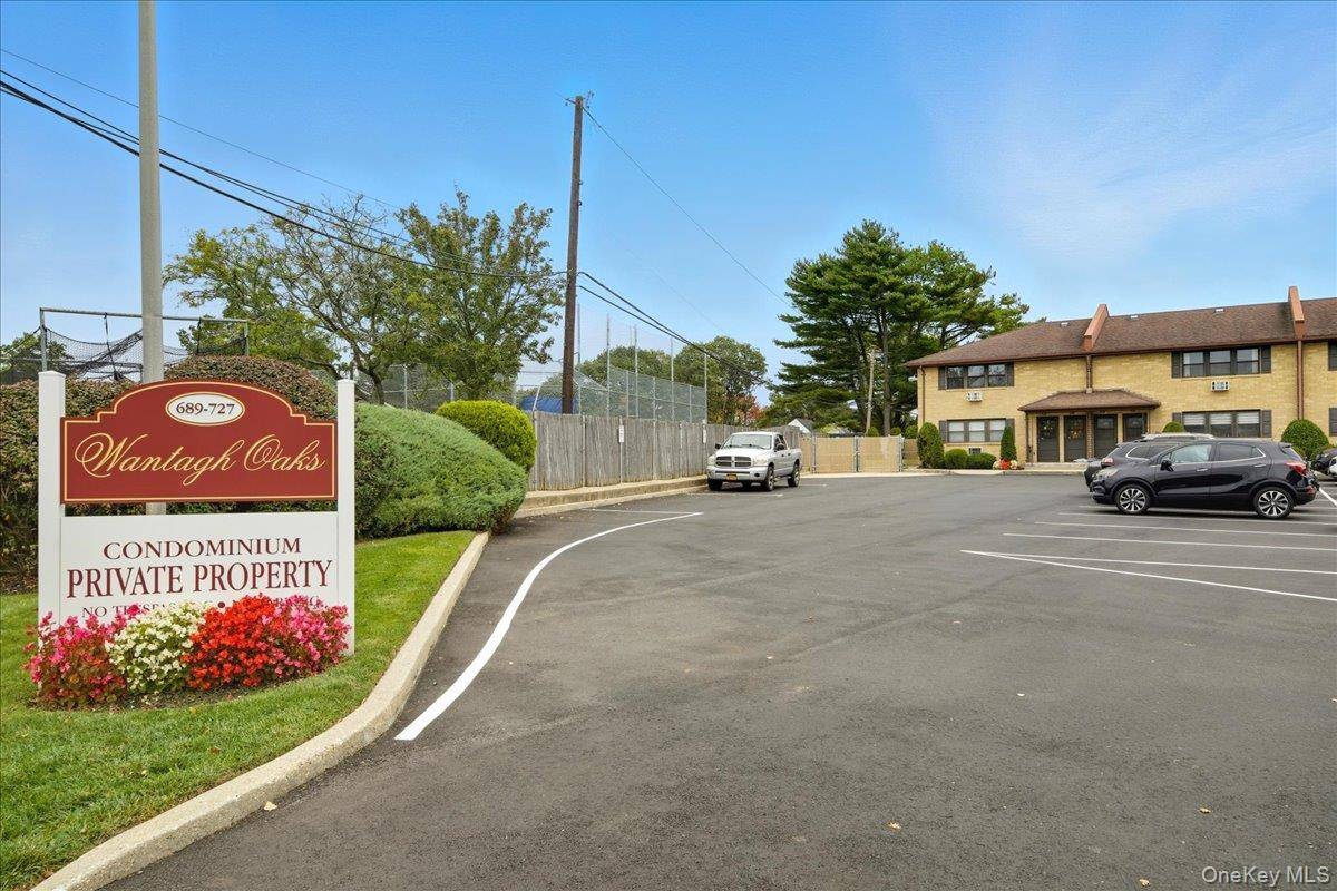 Stylish and spacious 2nd story condo !