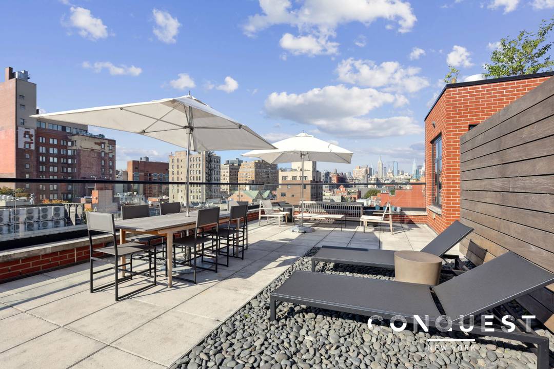 The Penthouse at 199 Mott is a luxurious full floor 3 bedroom, 3 bathroom apartment with 4 exposures and views stretching from the Empire State Building to the Freedom Tower ...