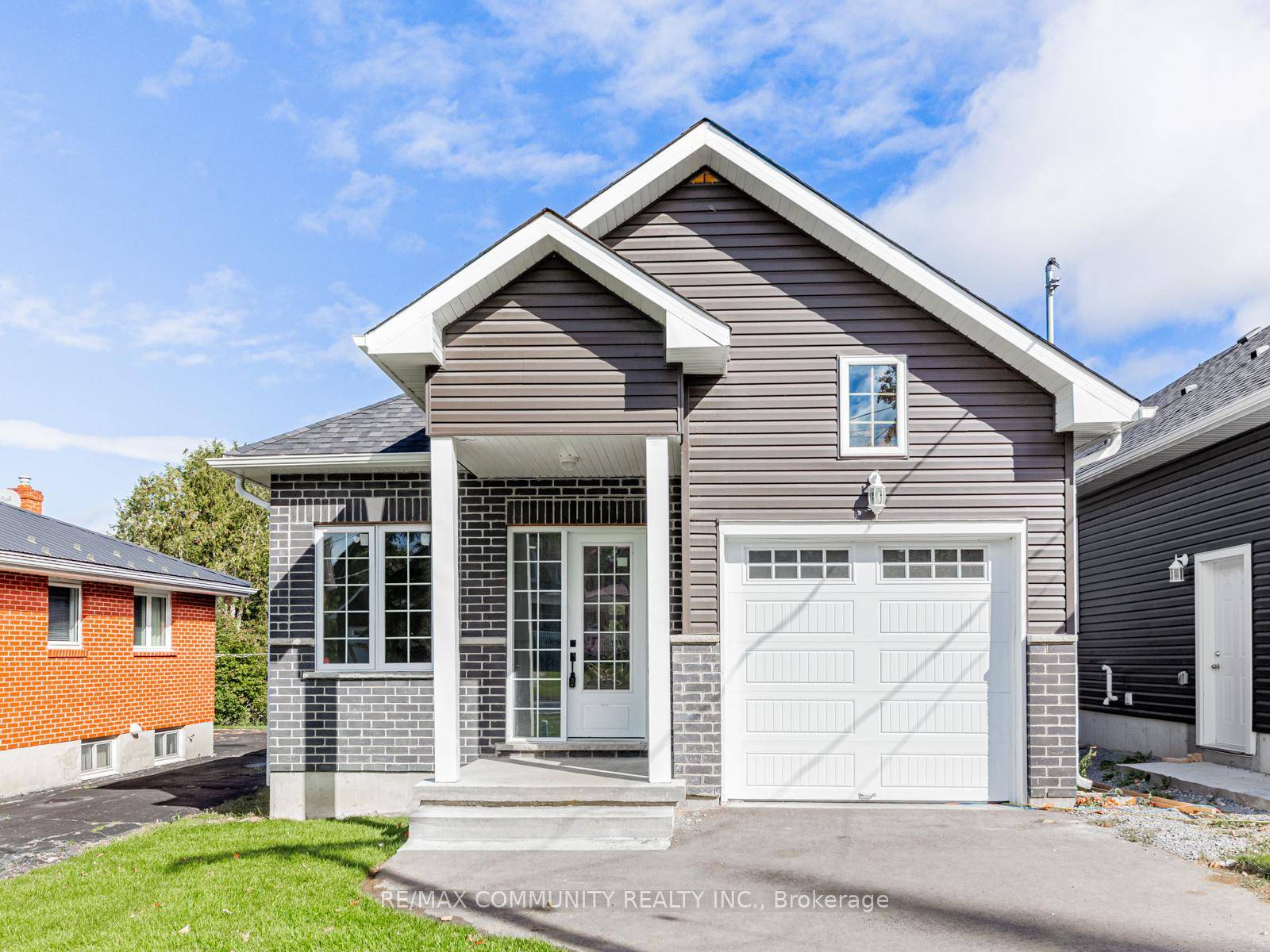 Gorgeous Custom Built Sun Filled Detached Bungalow House Featuring 4 Bed amp ; 3 Bath Situated Close To The High Demand Area Of Downtown Beaverton.