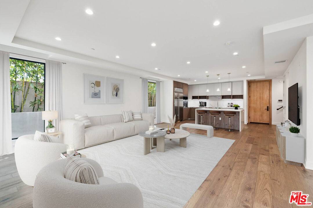 725  N Croft Ave 2BR Sunset Strip La