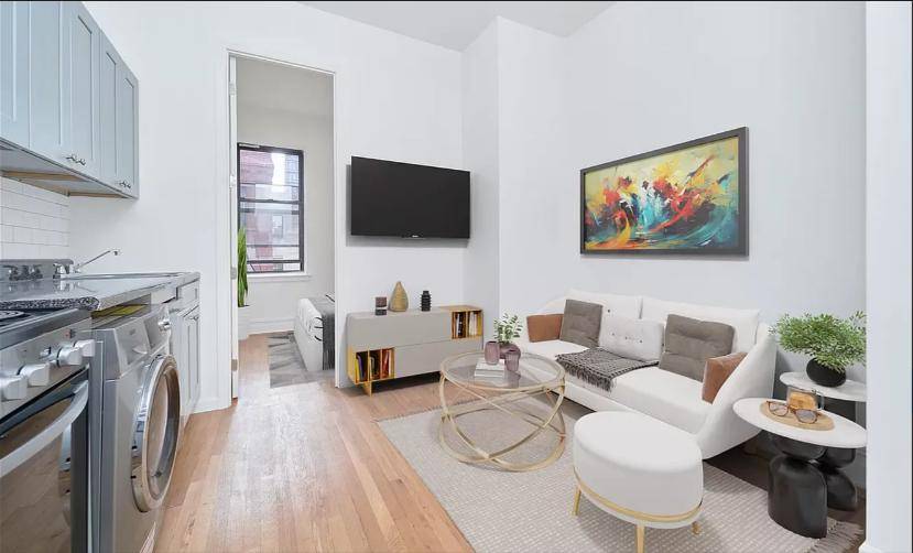 JUST LISTED 2 BED 2 BATH Prime UESAPARTMENT DETAILS WASHER DRYERDISHWASHER2 Bedrooms2 full BathroomsWindowed KitchenOversized Windows w Southern ExposureHigh CeilingsHardwood FloorsNatural SunlightBUILDING amp ; AREA Charming Walk up BuildingGym in ...