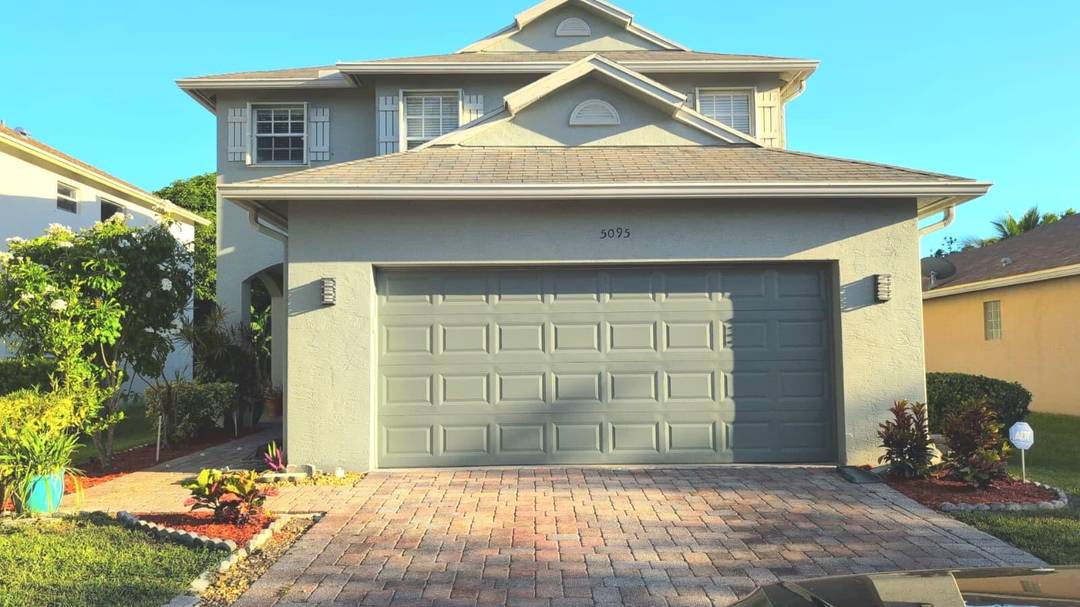 Newly renovated and ready to moved, located in a gated community, ideally situated within walking distance to the community pool, tennis court, just minutes away from the West Palm Beach ...