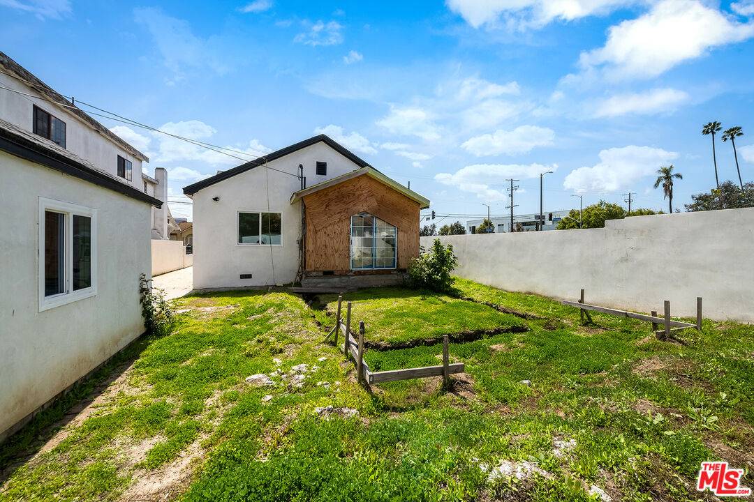 4421   Oakwood Ave 3.0 Hancock Park LA