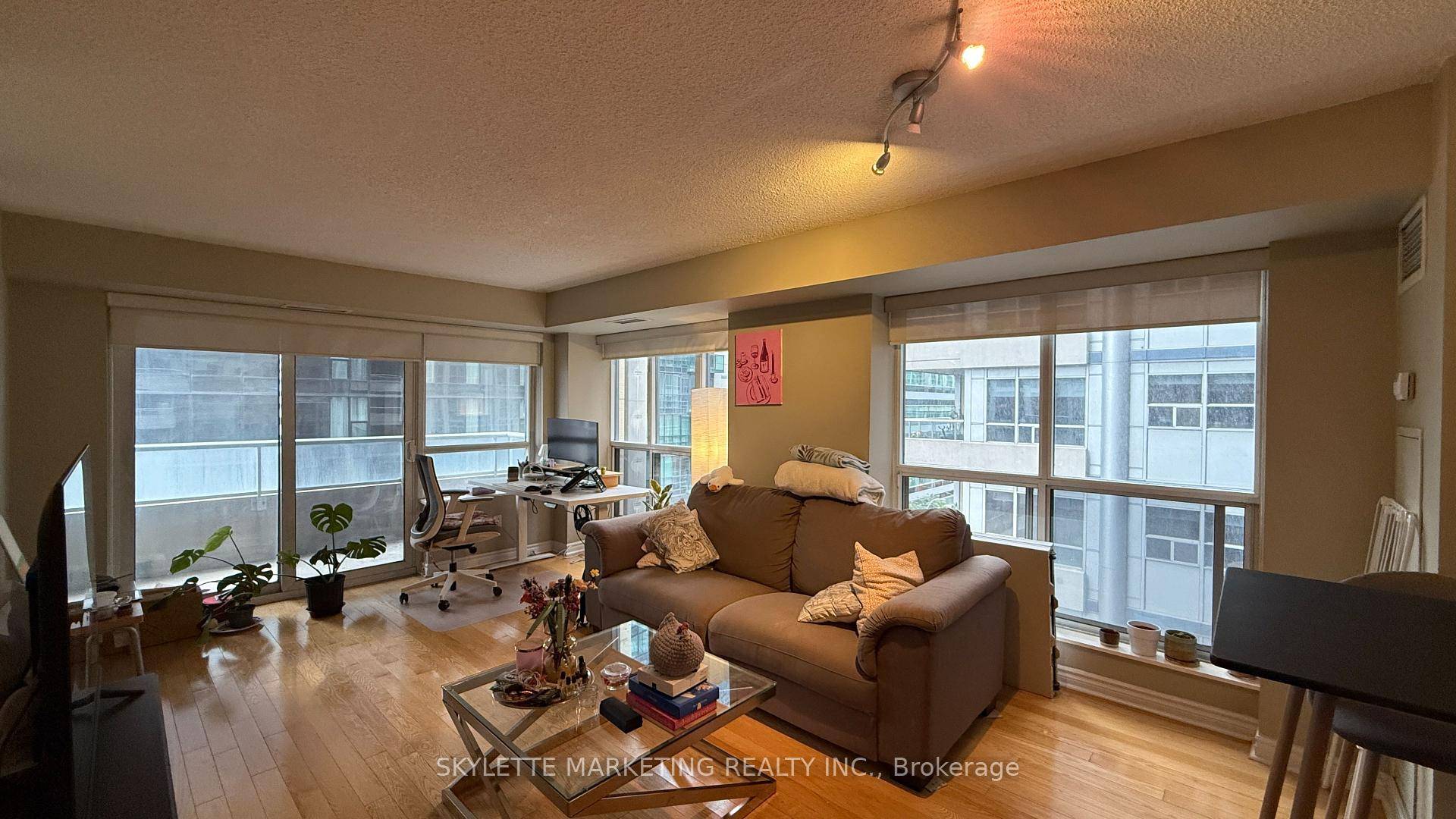 Corner Unit Facing South West Suite With Wrap Around Windows Bright Sunny 2 Bedroom 2Bathrooms Balcony 885 Sq.