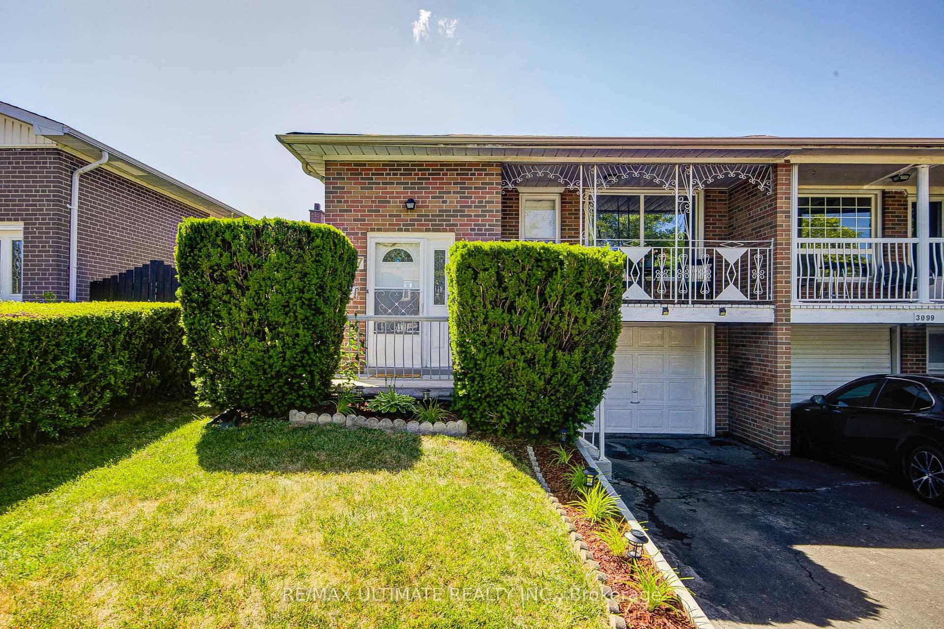 This immaculate raised bungalow has been owned and loved by the same family for 40 years !