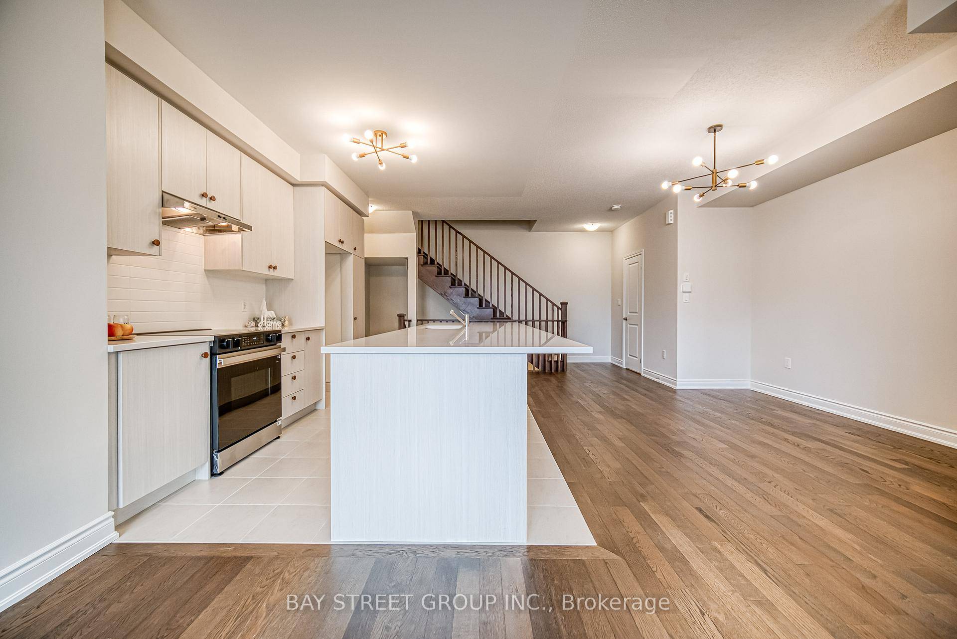 Client RemarksBrand New Townhouse In The Vibrant And Growing Community Of Joshua Creek Montage !