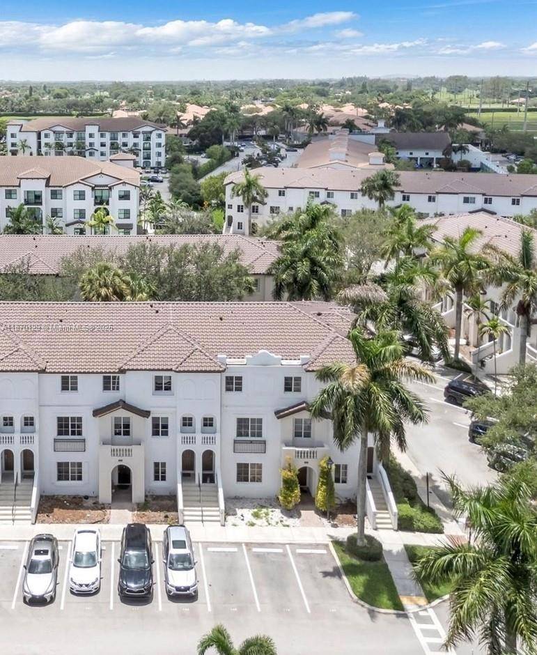 Don t miss this meticulously maintained and spacious 3 bedroom, 2.