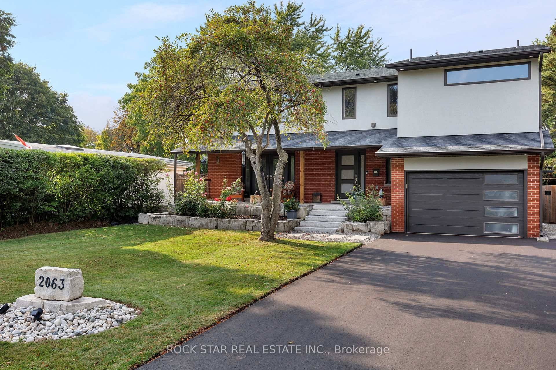 Welcome to 2063 Seafare, a beautifully maintained home in one of Oakvilles most sought after neighbourhoods.