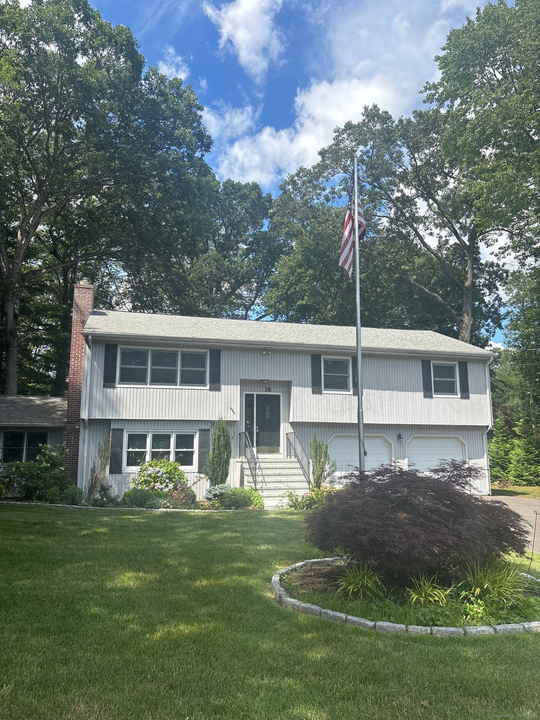 Welcome to this beautifully maintained raised ranch nestled in a quiet, desirable neighborhood in Derby, CT !
