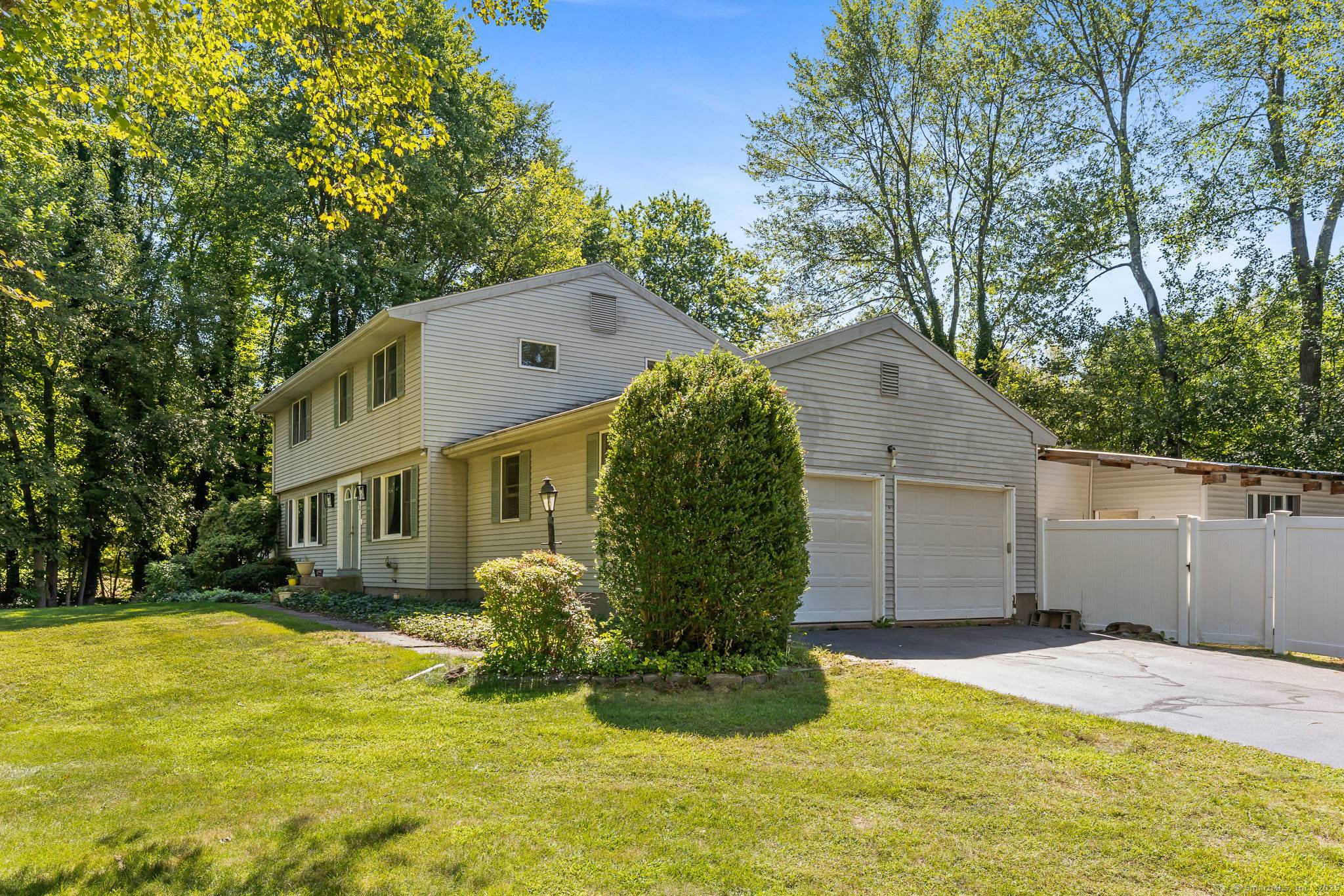 PHENOMENAL LOCATION in one of the most sought after neighborhoods in South Windsor.