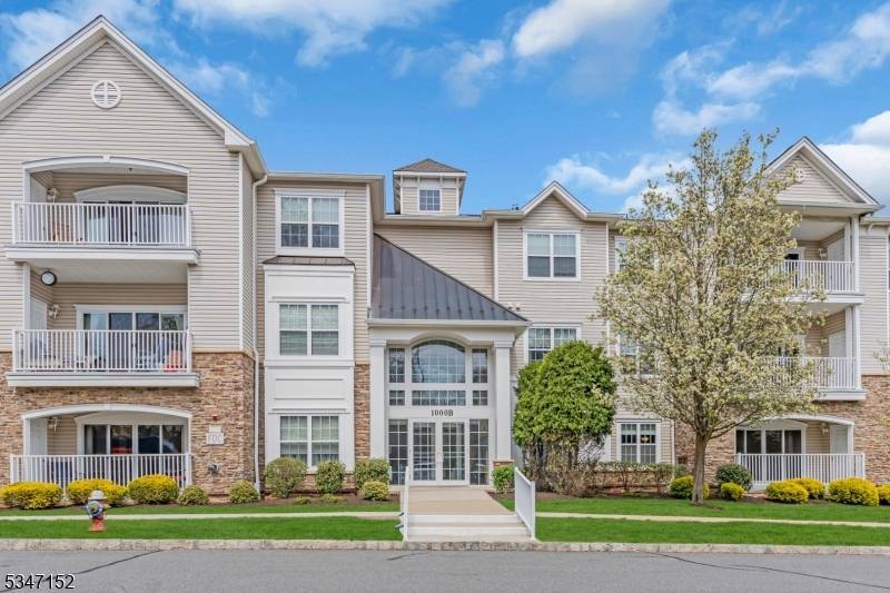 Discover exceptional 2 bedroom, 2 bath condominium in the 55 adult gated community of Somerset Run a fantastic opportunity for those seeking comfort, style, convenience.