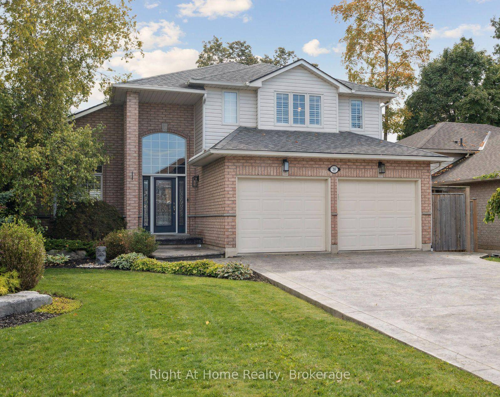 Beautiful 3 1 bedroom 4 bathroom home on an extra large lot complete with stunningly designed landscaping.