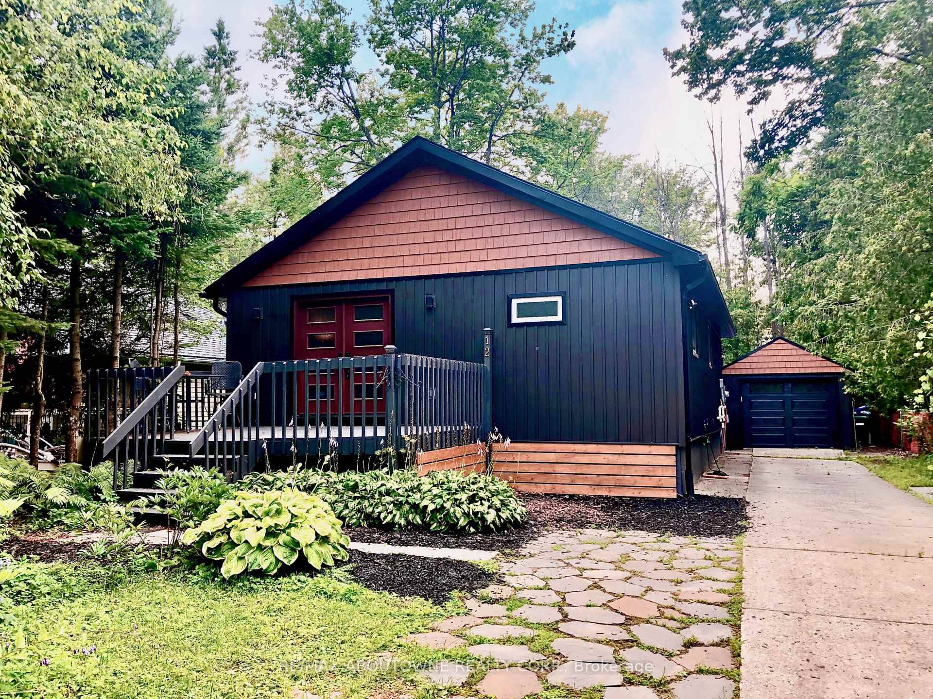 FULLY FURNISHED, LONG TERM YEARLY RENTAL gt ; LOCATION LOCATION LOCATION.