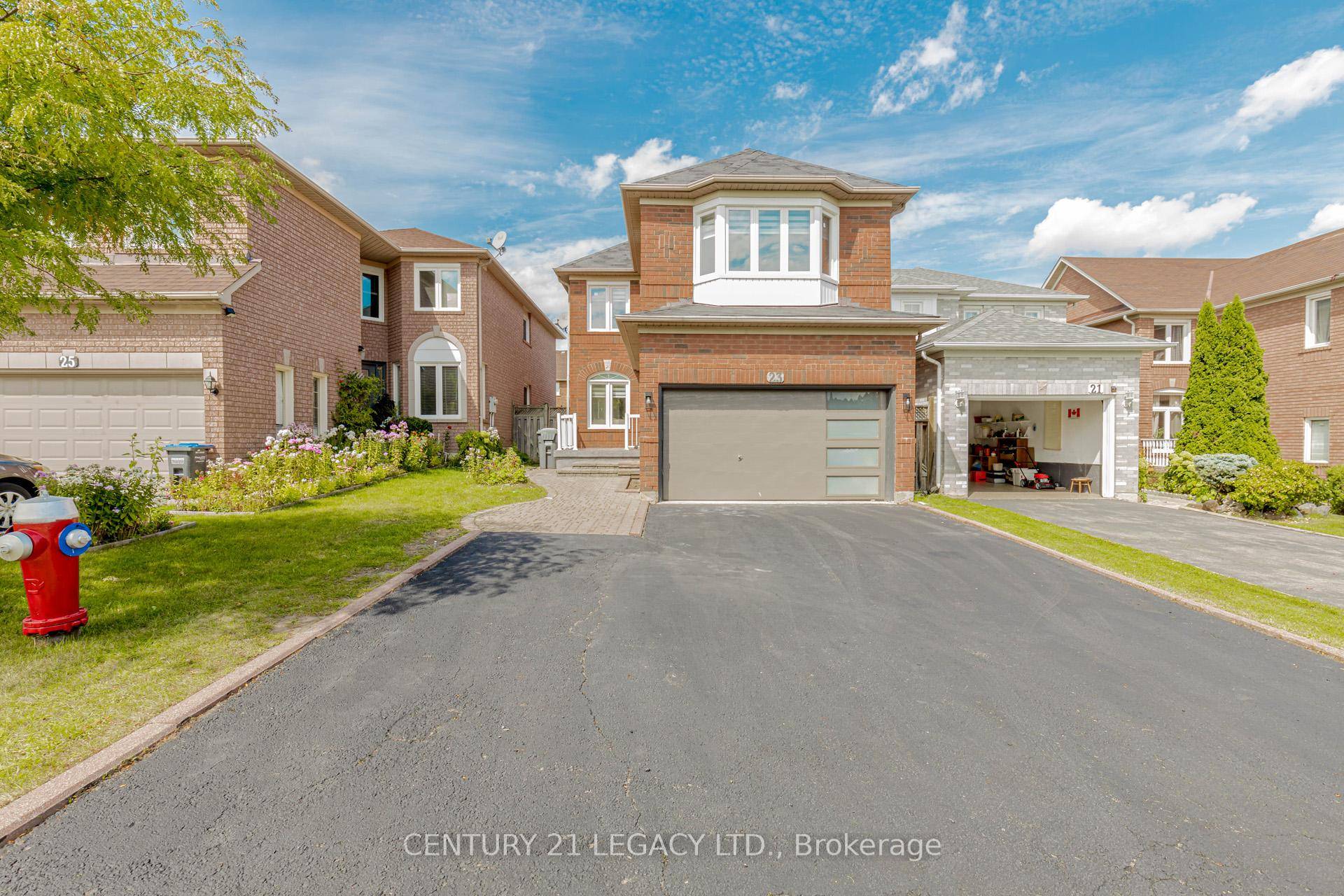 Welcome to This Amazing Very Spacious, Bright Three Bedroom Detached House in the Prime Location gt ; gt ; No Disappointments A Sound Investment gt ; gt ; Thousands Spent ...