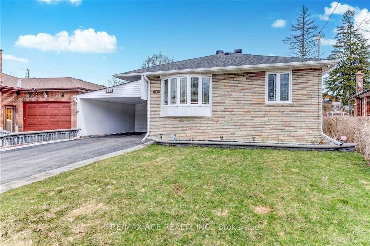 3 Bedrooms at Basement, Just Move In amp ; Enjoy Stunning, Bright, Spacious Bungalow House With A Beautiful Front View And Plenty Of Yard Space In The Woburn Community.