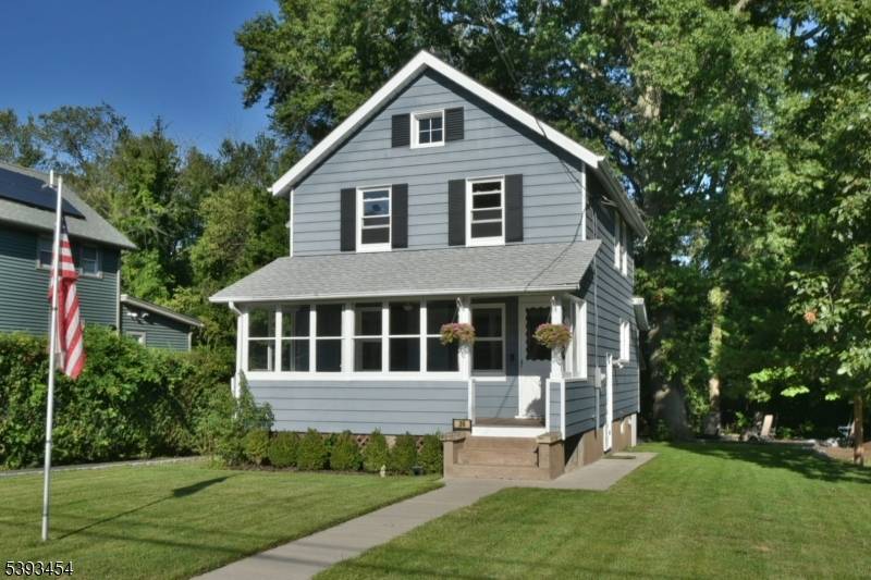 WELCOME TO 36 HINES ! BEAUTIFUL HOME IN A WONDERFUL LOCATION AND SETTING !