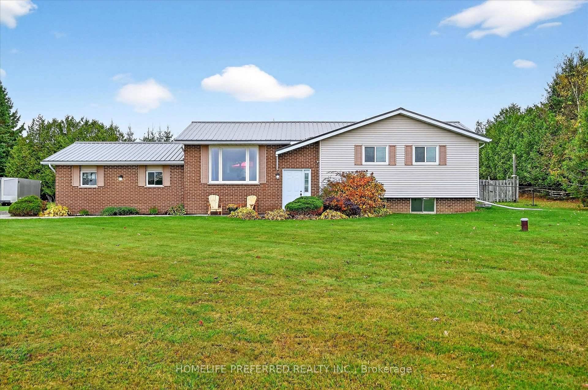 LONGING FOR THAT COUNTRY LIVING LIFESTYLE WITHOUT COMPROMISING CITY AMENITIES.
