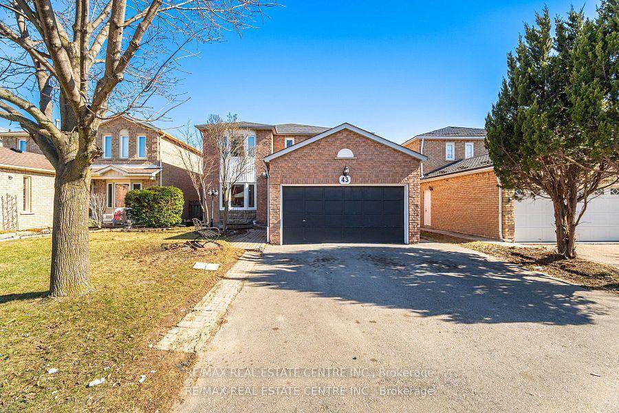 This spacious detached 4 bedroom home is perfect for an extended family, situated close to shoppingmalls, public transit, and schools.