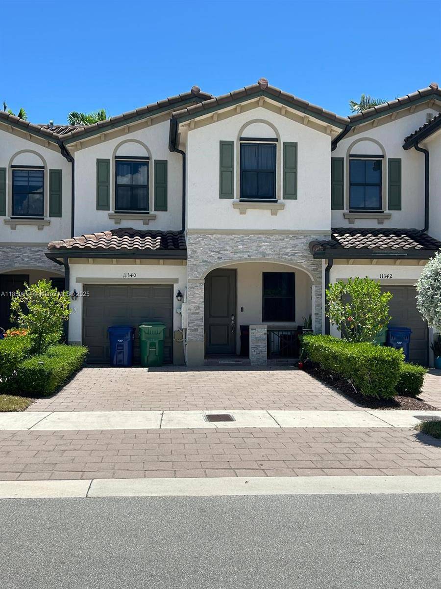 Beautiful Townhouse in the most desirable Isola Complex, centrally located within minutes of the turnpike, in an excellent gated community featuring a Gym, pool, dog park, and close to parks, ...