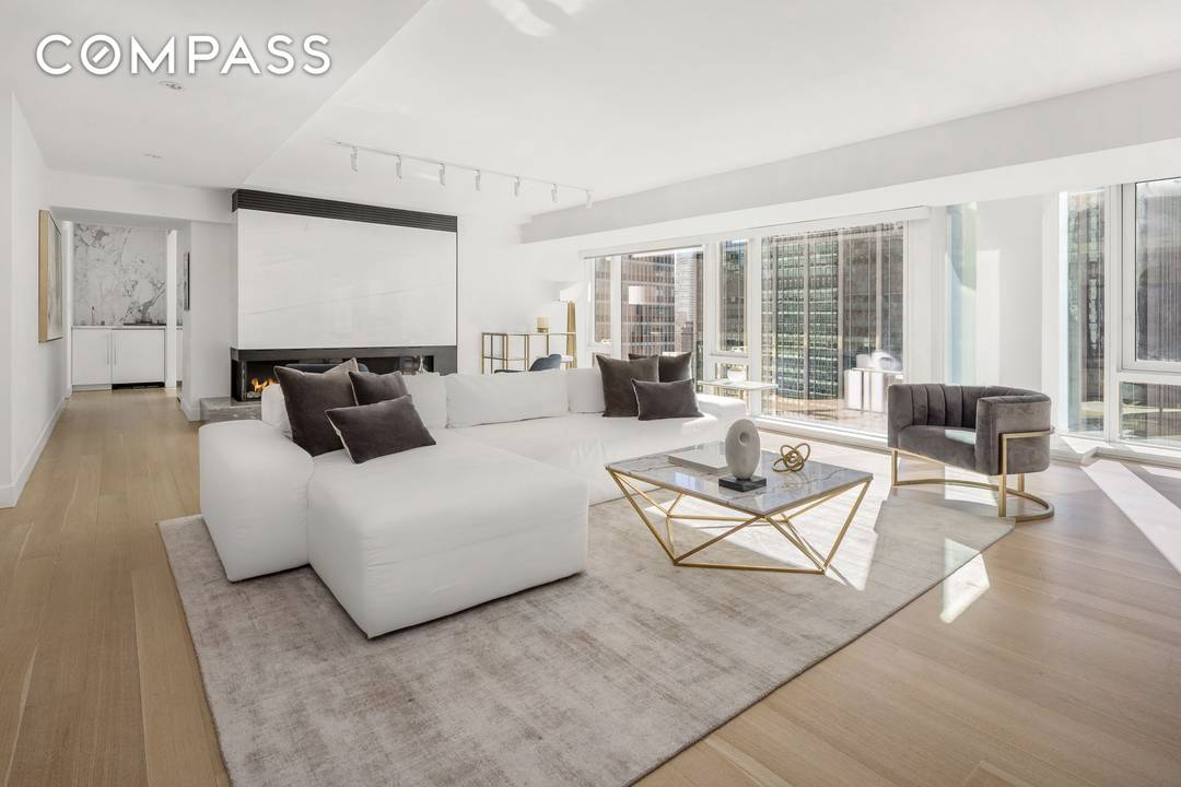 Perched atop the 40th floor, Residence 40A is a full floor, mint condition home offering 3, 726 square feet of interior space and a 153 square foot private terrace.