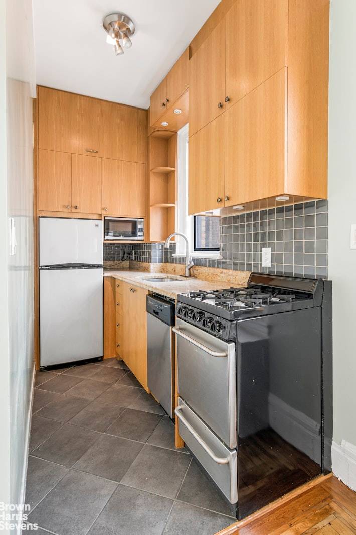 High floor with western views in this renovated w 72nd St Apt !
