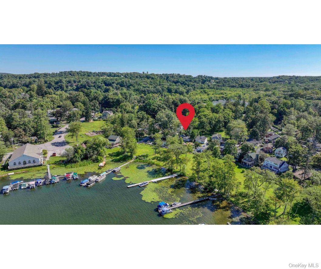 Cozy cottage in the Pletsch Gardens community with beautiful direct lake views in North Salem.
