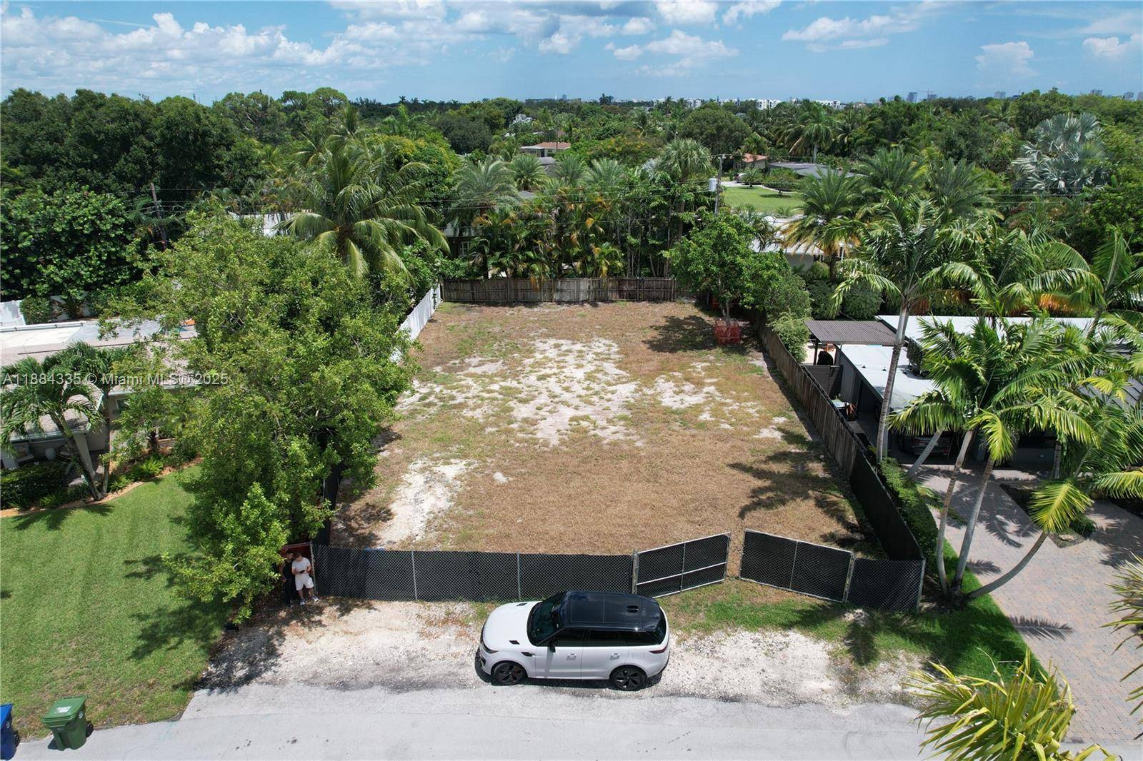 Build your dream home in the heart of Wilton Manors !