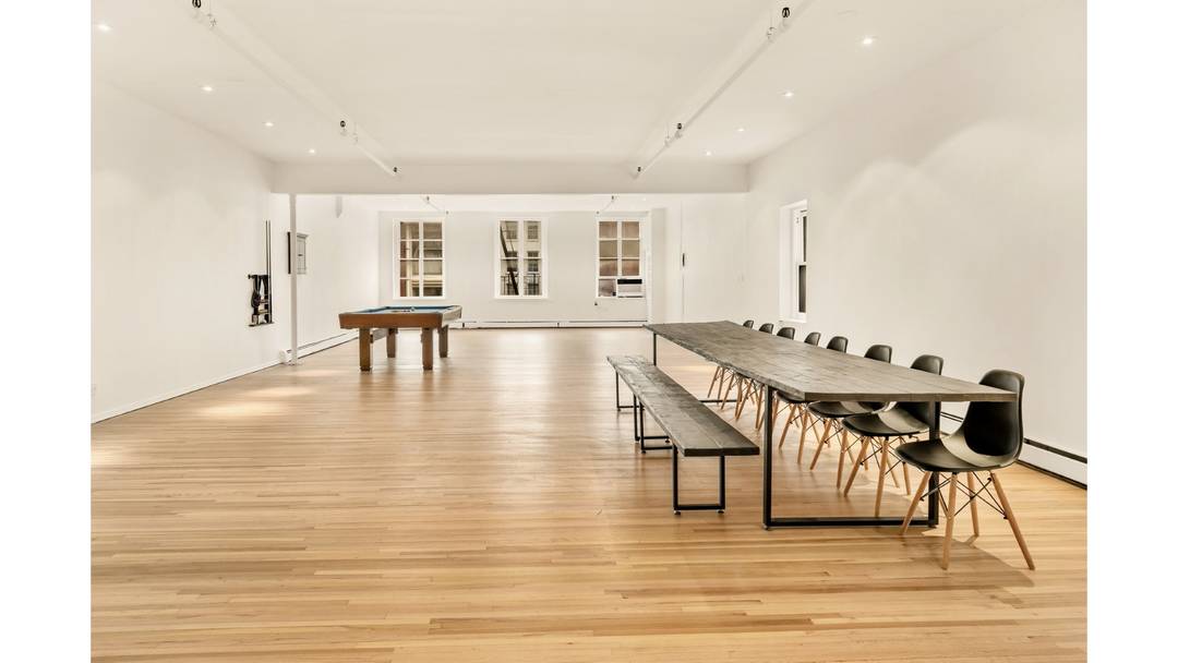 BACK ON MARKET ! WON'T LAST AT THIS GREAT PRICE !