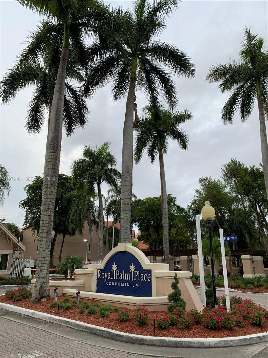 Bright and spacious 2 bedroom, 2 bath split floor plan residence located in the heart of the Hammocks in Miami.