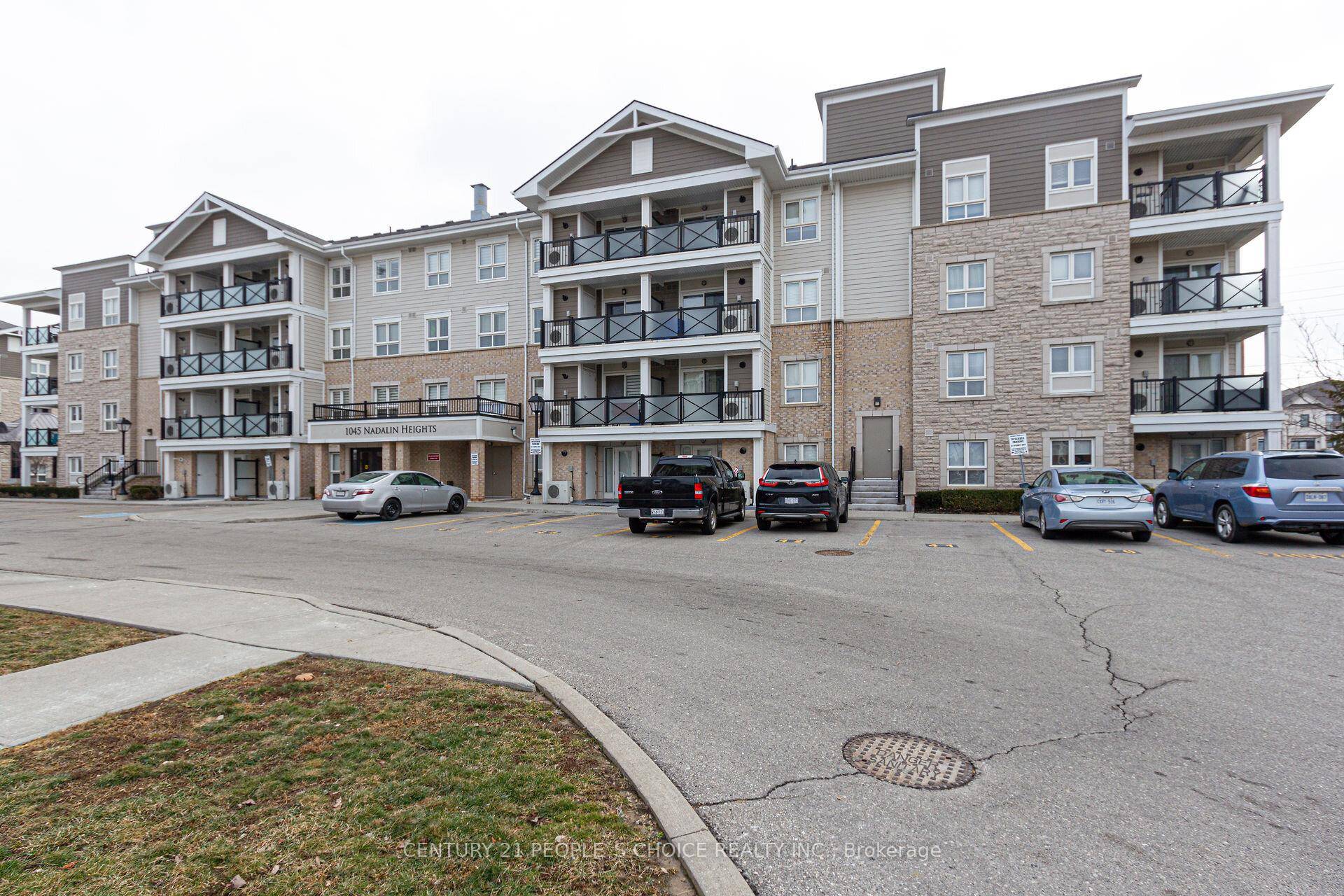 Welcome To The Newly Built 2014 Situated in The Heart Of Milton !