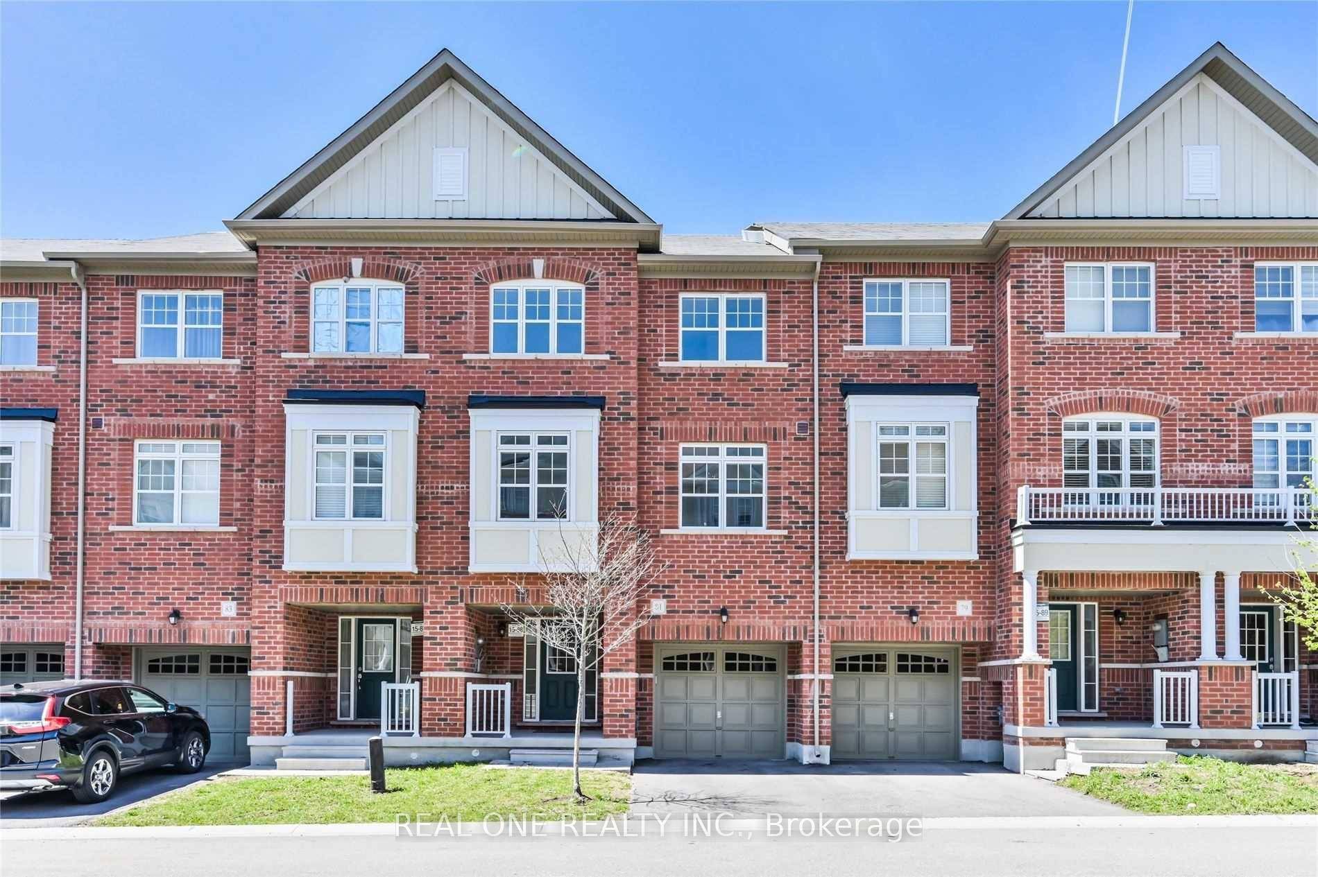 Gorgeous Townhouse With 1800 Sq Ft, Stunning 3Bedrooms ; Huge Master Room With 4 Pieces Ensuit amp ; W I Closet ; Walk To Backyard From Family Room ; Direct ...